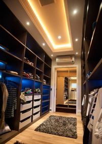 Большая открытая гардеробная комната с комбинированным наполнением Черногорск