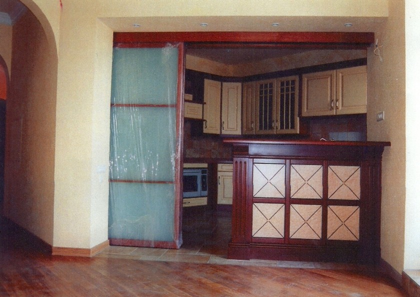 Перегородка для кухни в классическом стиле Черногорск