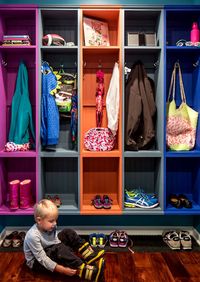 Детская цветная гардеробная комната Черногорск